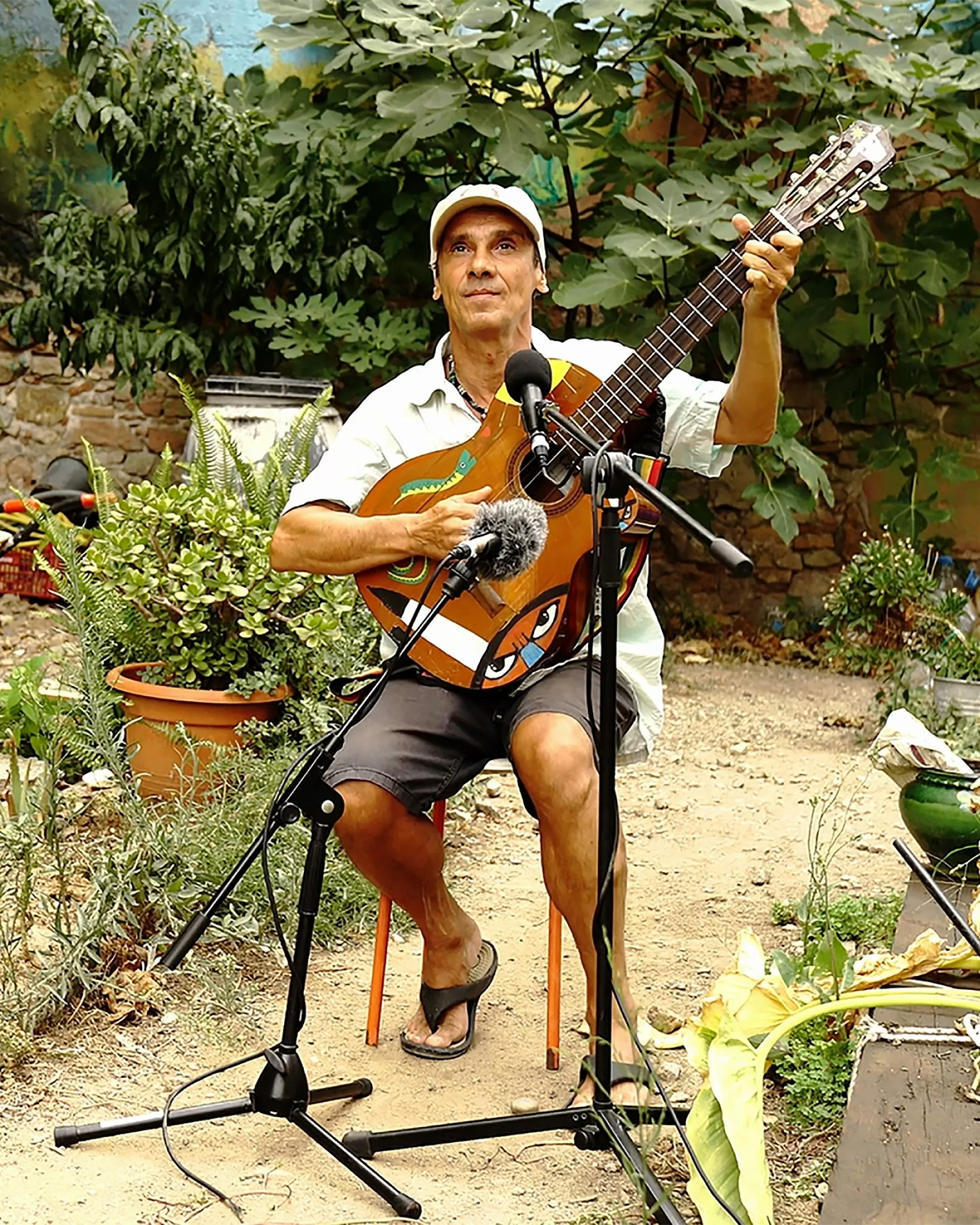 MANU CHAO PLAYING FOR CHANGE: TANTAS TIERRAS