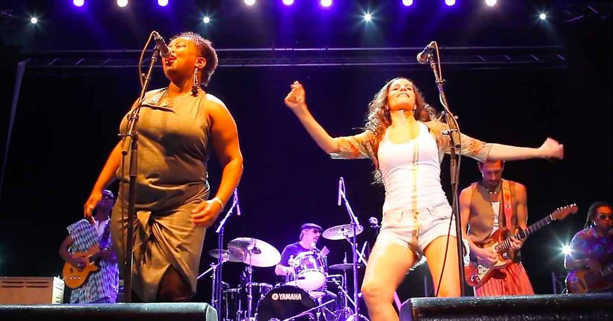 Yahamba Playing For Change Band Live in… Playing For Change